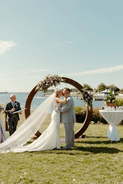 The Lake House - Premiere Wedding Venue