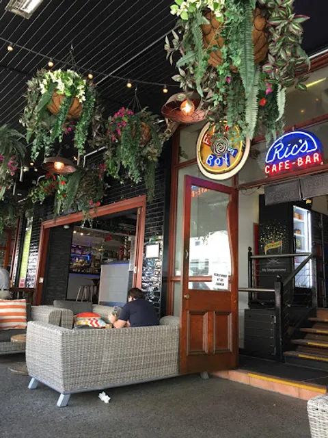 Ric's Bar + Backyard