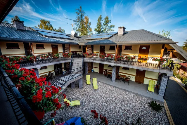 Babie Lato Okuninka - Domki, Noclegi, Restauracja