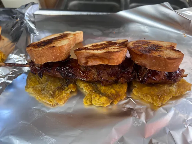 Flama Tropical Food Truck Sandwichera & Comida latinoamericana