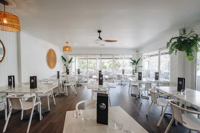 Chica Chica Ettalong Beach