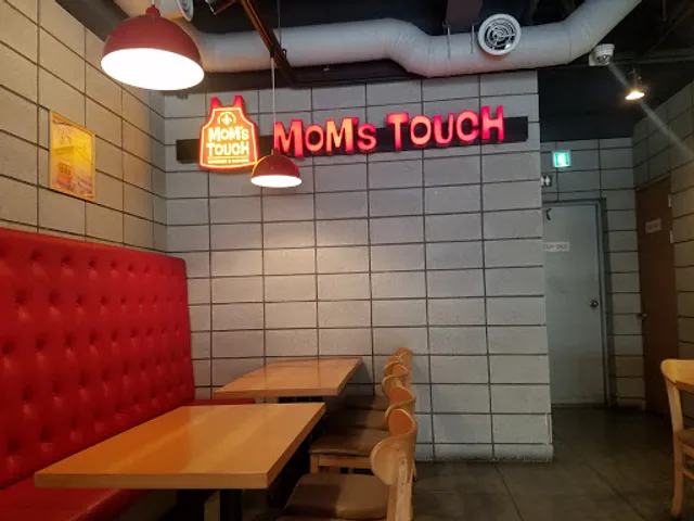 MOM'S TOUCH