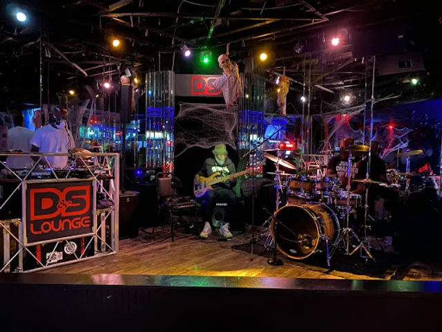 D&S Lounge