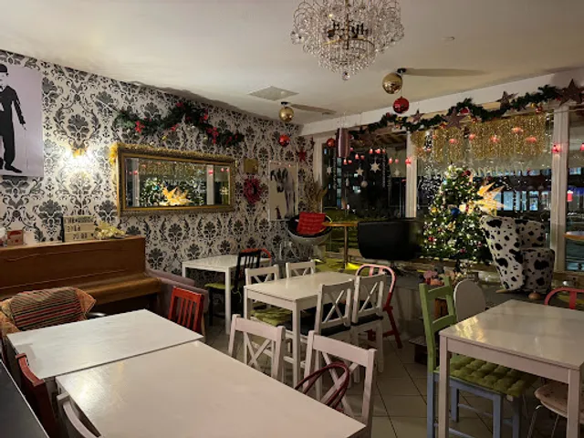 Café Nimmersatt - Cafe & Kitchen