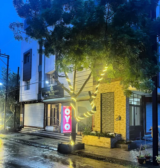 OYO Hotel Golden Pearl