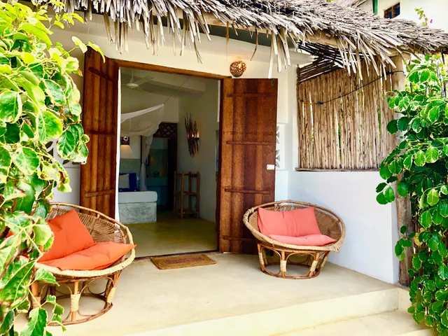 ZANZISTAR LODGE & RESTAURANT