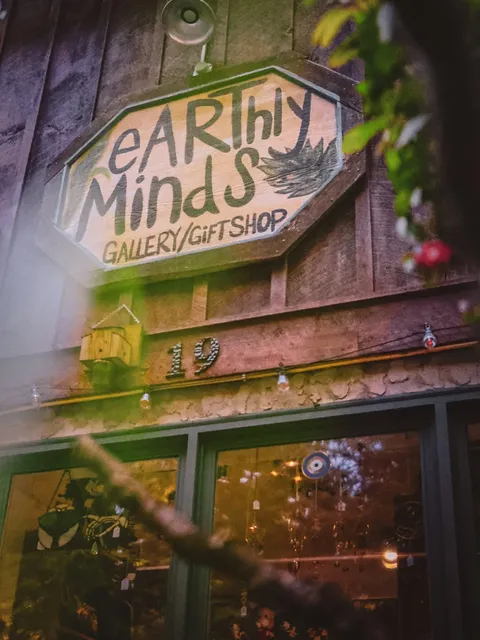 EARTHLY MINDS GALLERY/GIFT SHOP