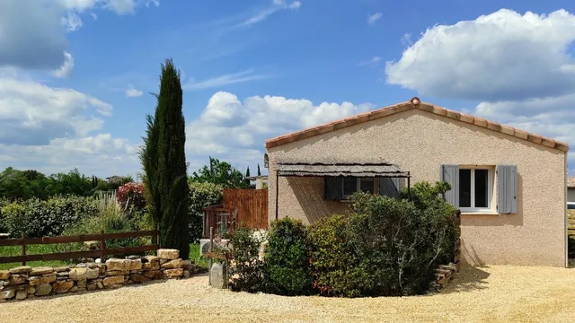 Les Fleurs Sauvages : Gîte Bardelle & Studio Au Pied du Mur