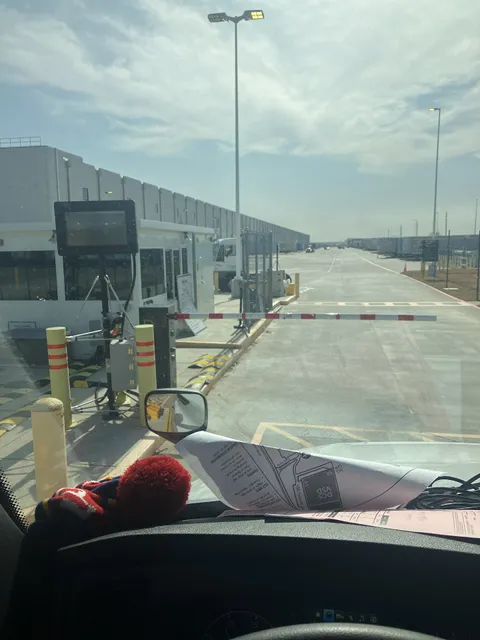 Amazon HOU3 guard shack