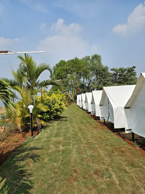 Aj Pawna Lake Cottage