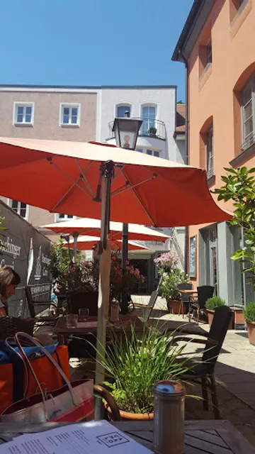 Camalo Cafebar & Feinkost, Camalobar