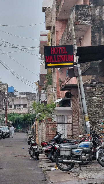 Hotel millennium pandiriba charbagh lucknow