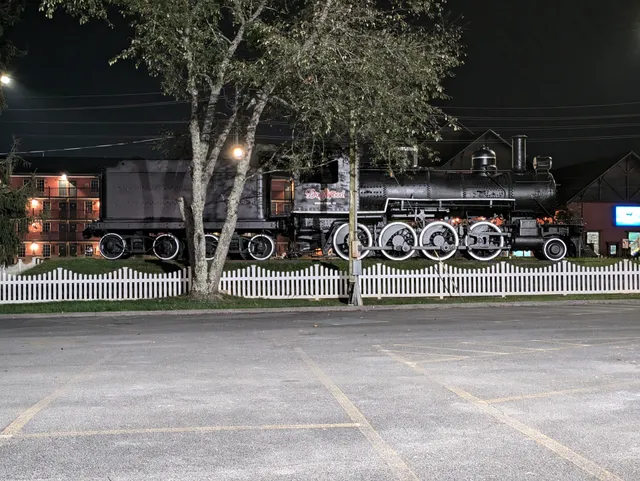 Dollywood Parkway Building