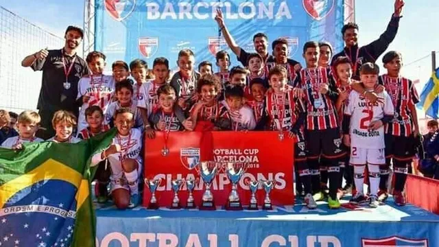 Escola Oficial SPFC Cotia Portão