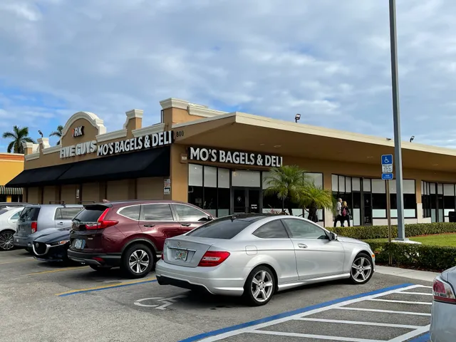 Mo's Bagels & Deli
