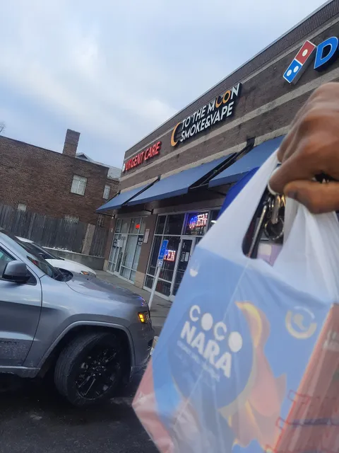 To The Moon Smoke & Vape