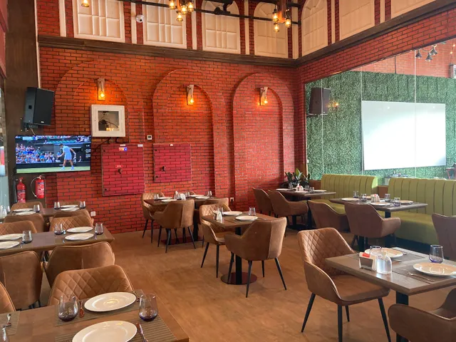 Qasr Al Madina Restaurant & Cafe