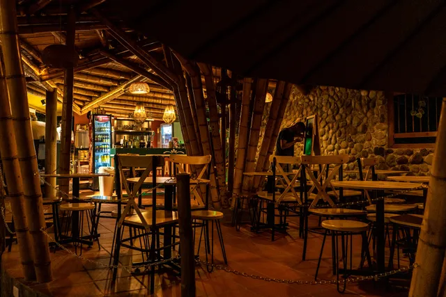 Chapola: Pizza and Bar