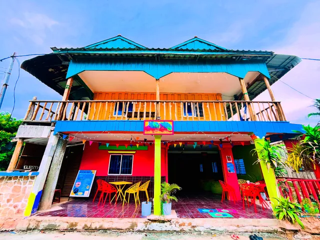 Happiness Guesthouse & Restaurant