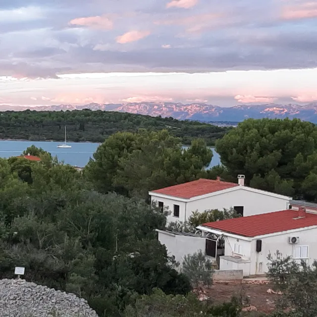 Apartments Krizmanić