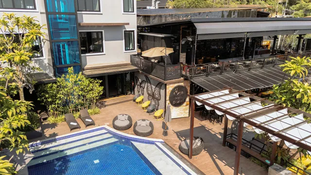 Sea Beach Hostel & Bar