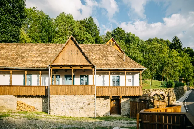 DEMETER Guesthouse WOLF