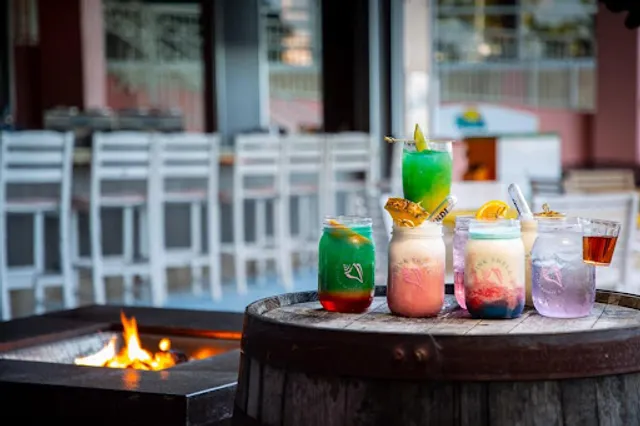 Bongo's Bar & Grill at Pink Shell Beach Resort & Marina