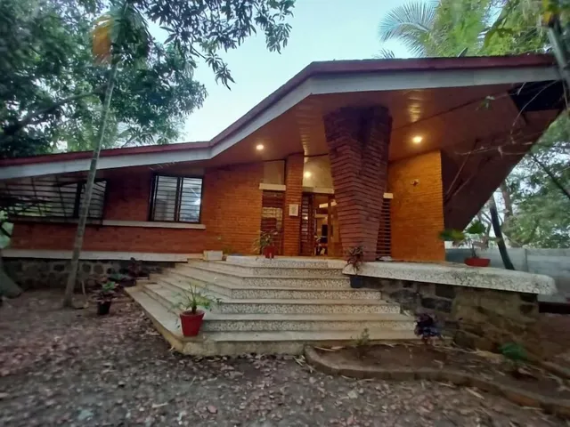 White Triangle Villa