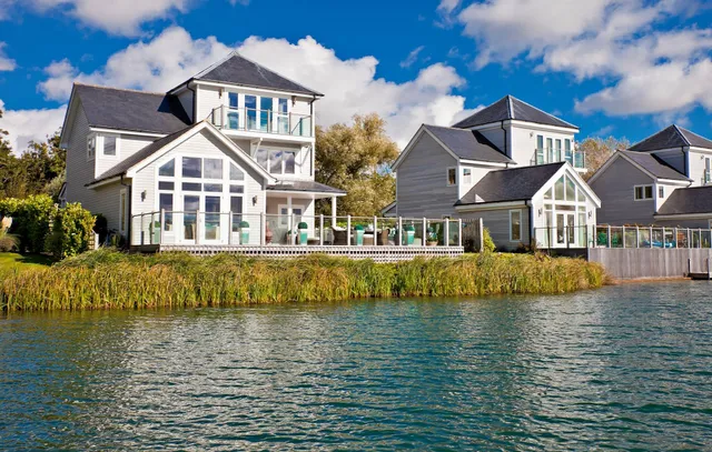 Cotswold Lakes & Escapes