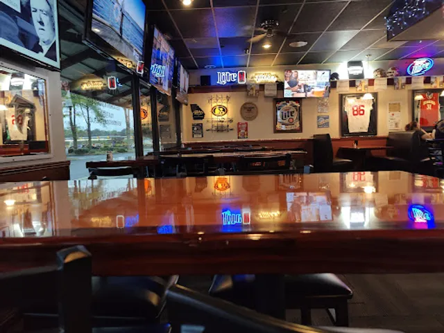 Dillons Restaurant & Sports Bar