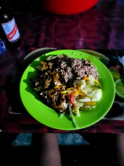 Aunties & Allan's Beachside Grill