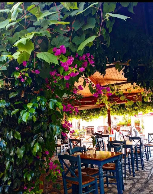 TO SOKAKI Traditional Greek Store