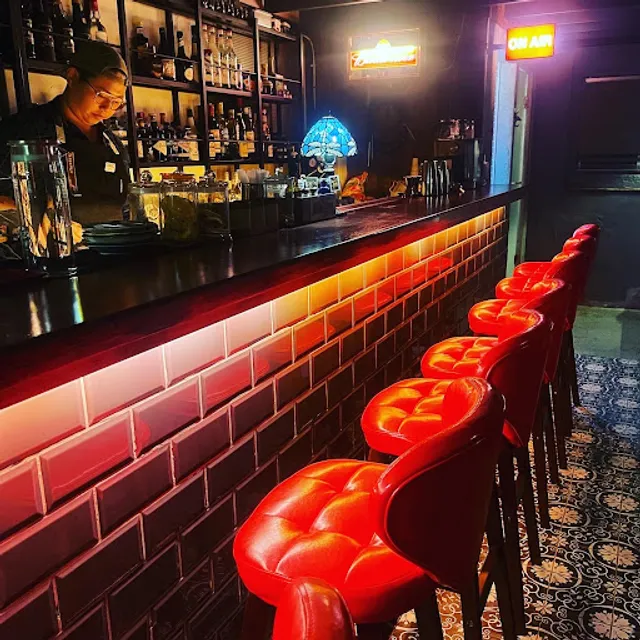 The Little Yellow Door小黃門