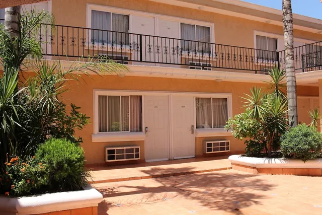 CAPITAL O Hotel La Villa