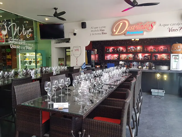 Wine Bar La Cava De James