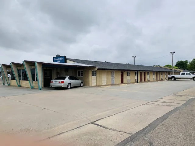 Thunderbird Inn