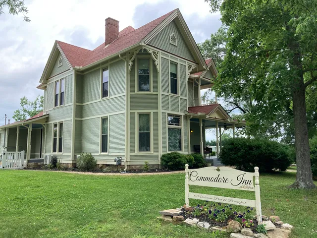 The Commodore Inn at Clifton