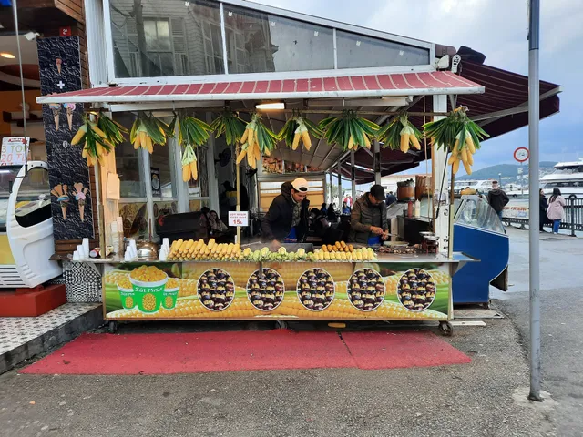 Tarihi Eminönü Balık Ekmek