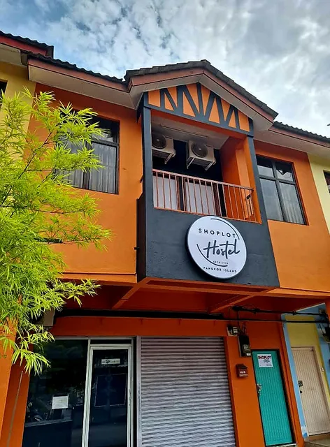 shoplot hostel