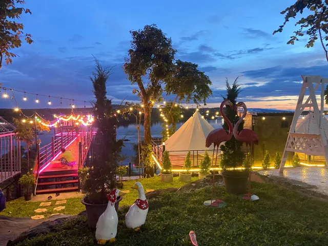 ปลายเขื่อน แคมป์ปิ้ง