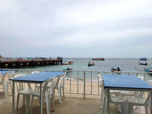 R R Aroi @koh Tao Foods And Drinks