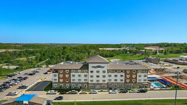 Holiday Inn Express Kansas City North – Parkville, an IHG Hotel