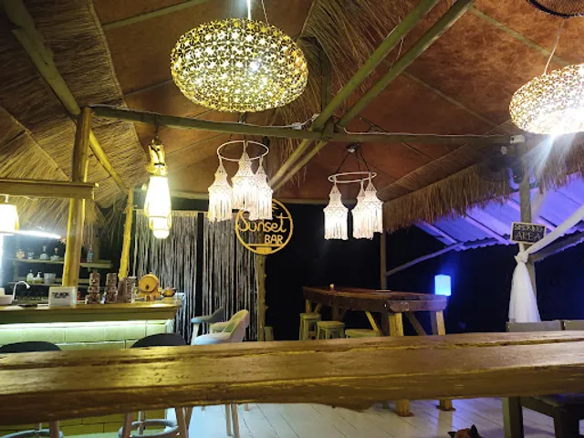 Sunset Bar : Restaurant - Weed Shop