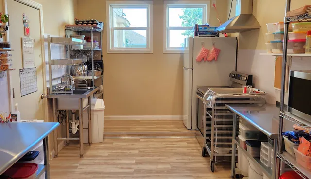 MIKA Sweet Heart Bakery | VEGAN | EGGLESS | REGULAR Semisweet European cakes, desserts, cupcakes | COOKIES