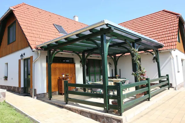 Sasfészek Vendégház - Minőségi kikapcsolódás a Bakonyban