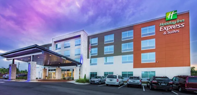 Holiday Inn Express & Suites Milledgeville by IHG