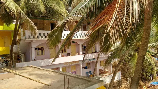 OYO Flagship 13960 Om Ganesh Guest House