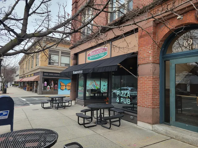 Ramuntos Brick Oven Pizza