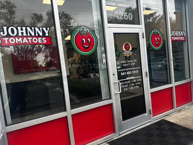 Johnny Tomatoes Pizza