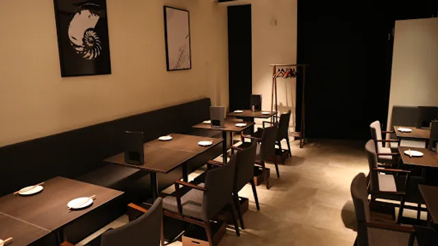 焼鳥とシャンパン カッシーワE-ma梅田店